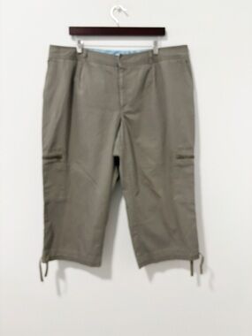 Izod Cargo Capris Pants Womens Size 20W Olive Green Outdoor Normcore Casual